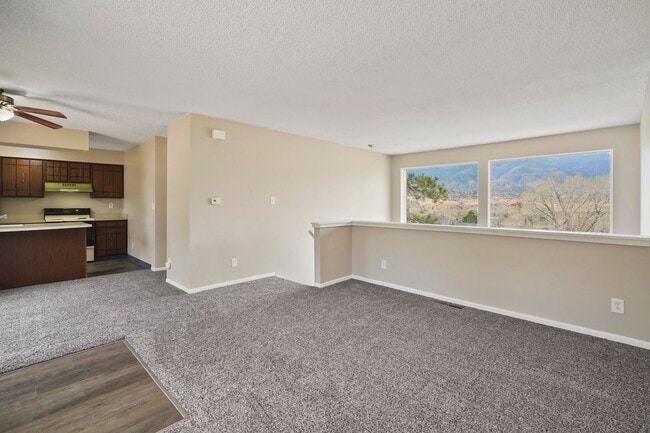 Building Photo - 608 Crown Ridge Dr
