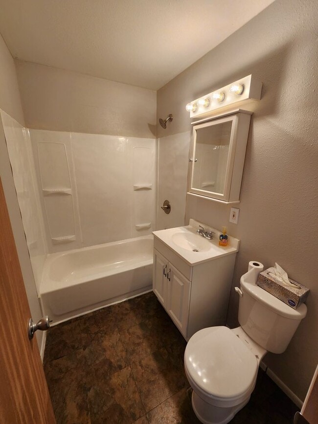 Building Photo - Very nice 2BR home with parking off street near major employers!