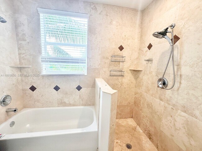 Building Photo - 813 SE 18th Ct