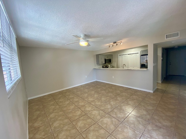 Building Photo - 3930 S Roosevelt Blvd