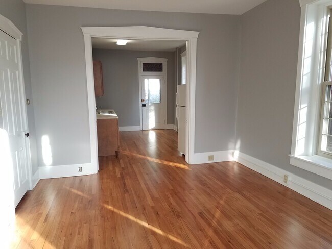 Building Photo - 301 S Broad St