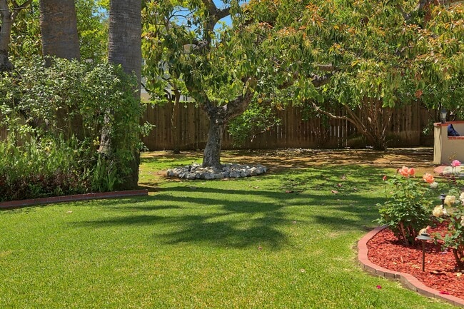 Building Photo - 605 Brightside Ln