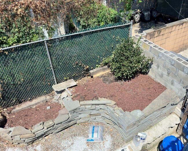 Building Photo - 1232 N Hancock St