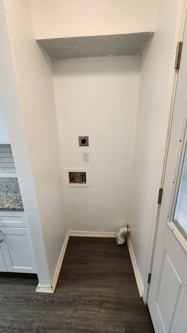 Building Photo - 2519 Lido Ln