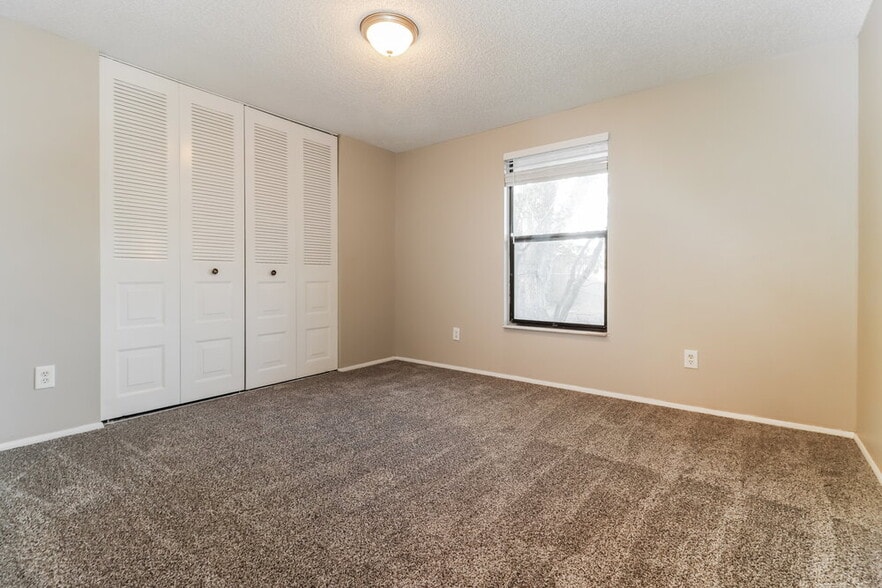 Building Photo - 7801 Glencoe Dr