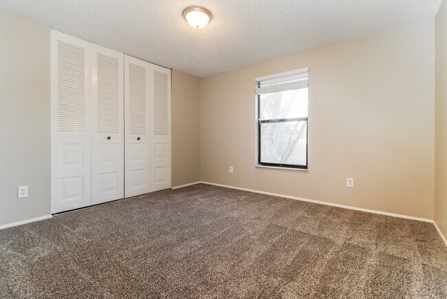 Building Photo - 7801 Glencoe Dr