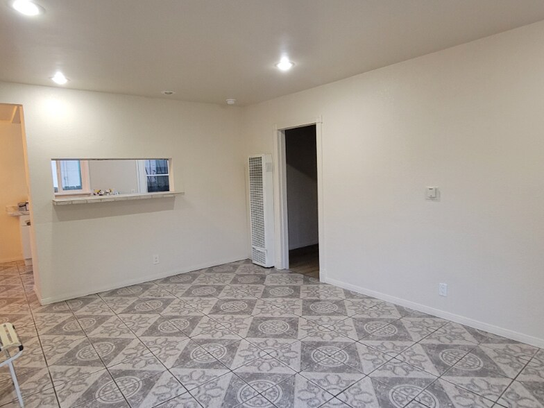 Building Photo - 1881 Harbor Ave