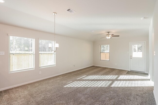 Building Photo - 25589 Roy Rogers Rd