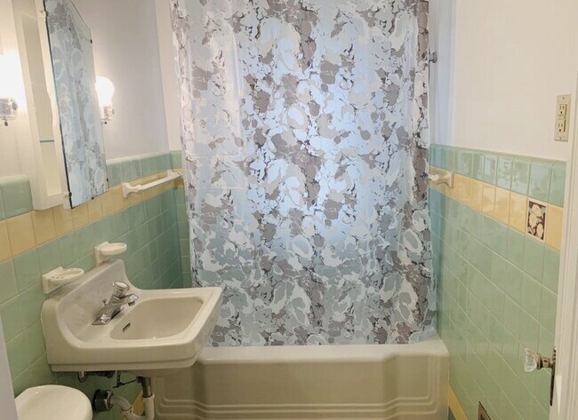 Building Photo - Charming 2-Bed side by side Duplex on Grand Ave S #2
