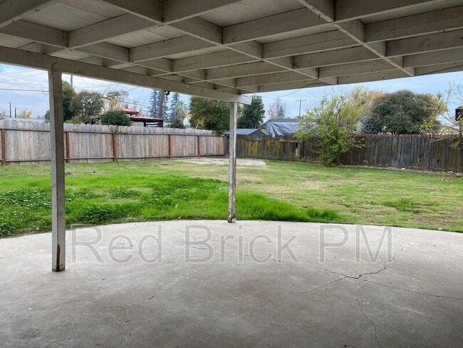 Building Photo - 800 E 23rd St