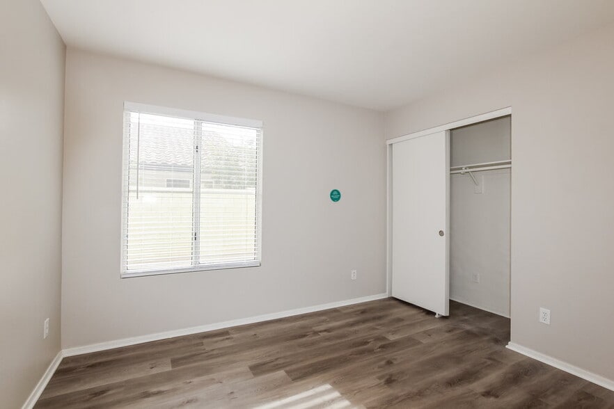 Building Photo - 5203 W Kristal Way