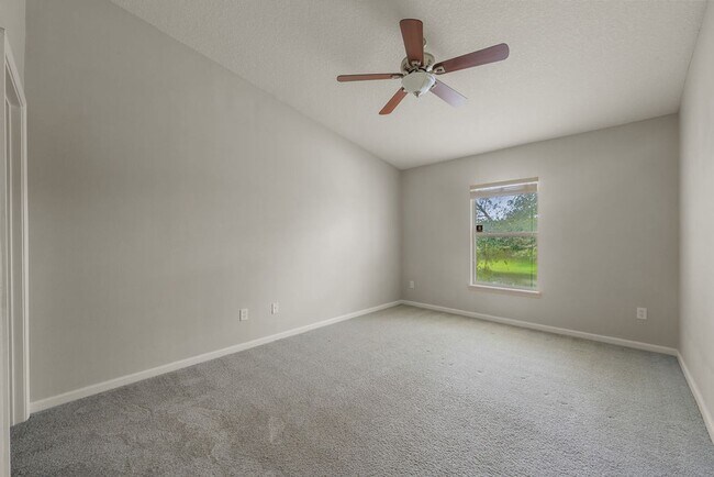 Building Photo - Lakefront Townhome
