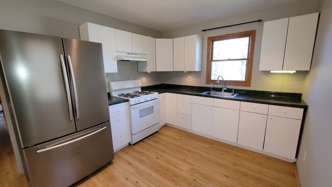 Building Photo - 40 Calvert Ave