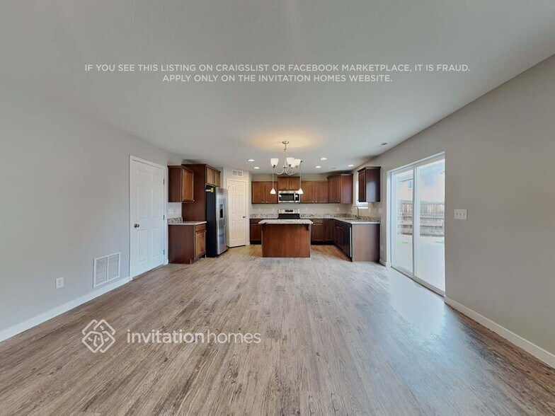 Building Photo - 4059 Creek Legend View