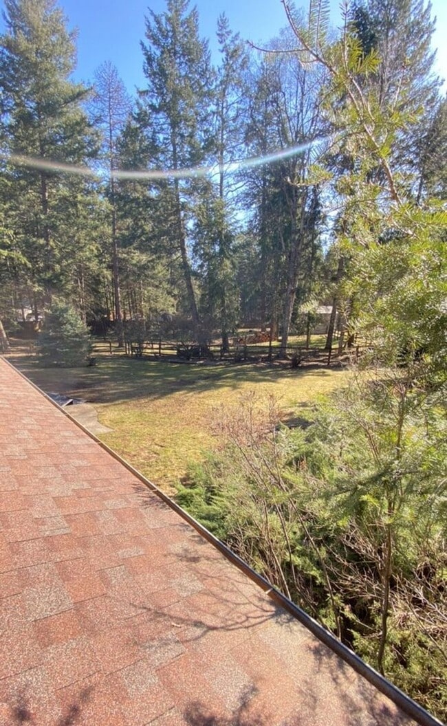 Building Photo - Spacious Four bedroom home in Post Falls