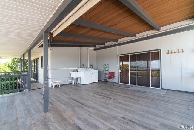 Building Photo - Rarely Available 3BA/2BA/2 Pkg SF in Aiea ...