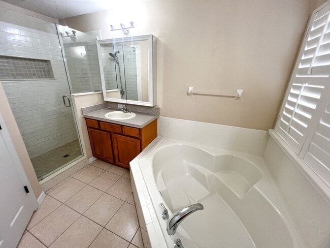 Building Photo - 14252 Confetti Dr