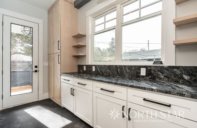 Building Photo - Coming Soon!  Remodeled Sellwood Bungalow