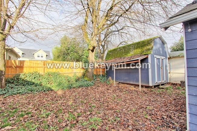 Building Photo - 2 Bed, 1 Bath Bungalow in Vancouver at 4th Plain Blvd and Franklin Ave