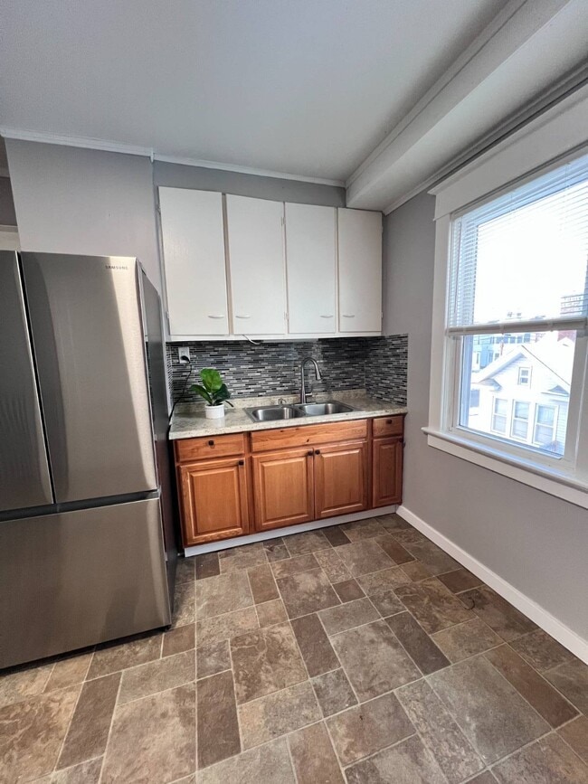 Building Photo - 2036 Guilderland Ave