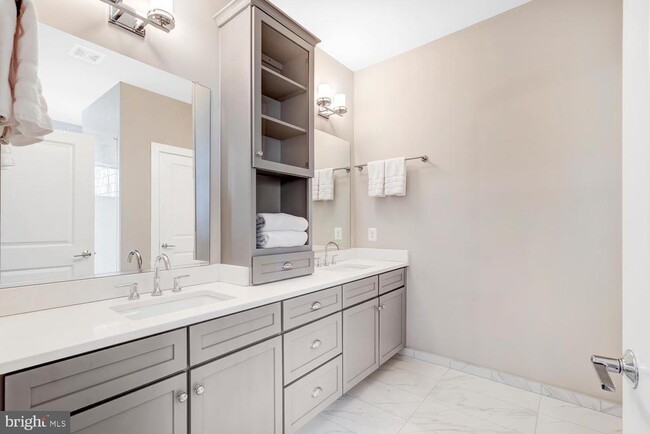 Building Photo - 7770 Belvale Dr