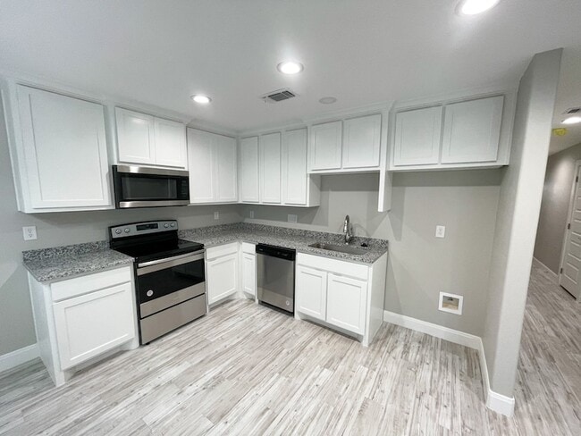 Building Photo - 2622 S Fannin Ave