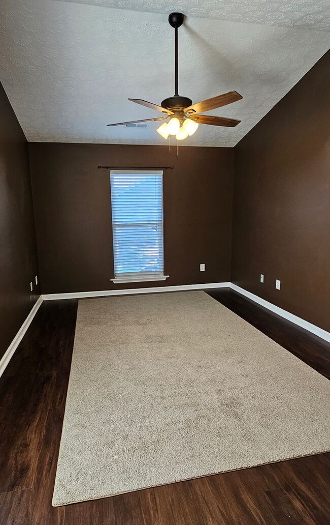 Building Photo - No HOA! Peaceful Cul-de-Sac Living with Ou...