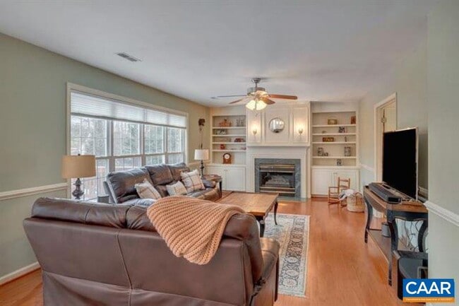 Building Photo - 1150 River Oaks Ln