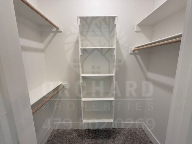 Building Photo - Bella Vista Single-Family Home- 2 Bed/ 2 B...