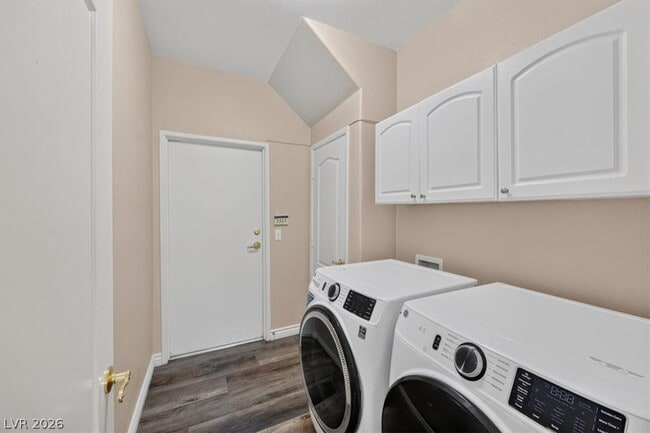 Building Photo - 9901 Trailwood Dr