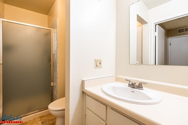 Building Photo - Pueblo De Los Gatos | Garage | Desirable L...