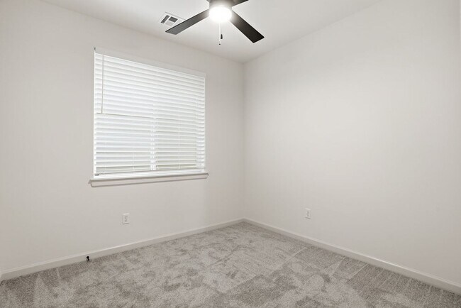 Building Photo - 3 Bed | 2 Bath Luxury Duplex