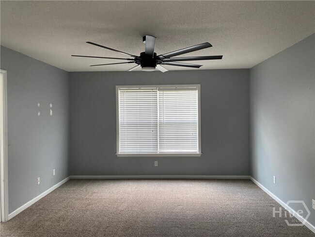Building Photo - 10 Bushwood Dr