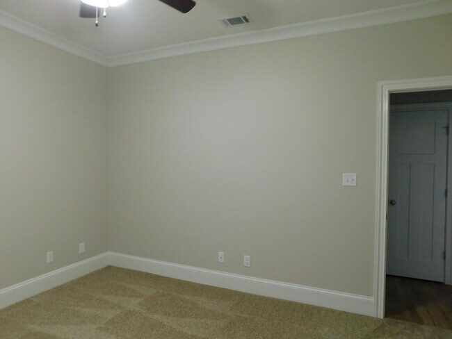 Building Photo - Grove Point Beauty