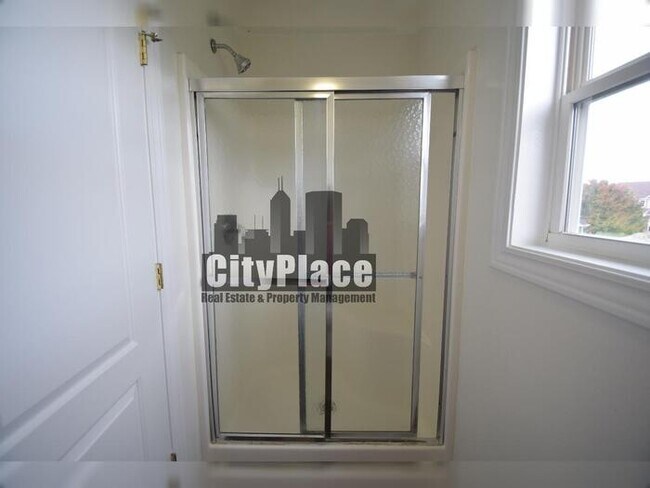 Building Photo - 1750 Buckeye Ct