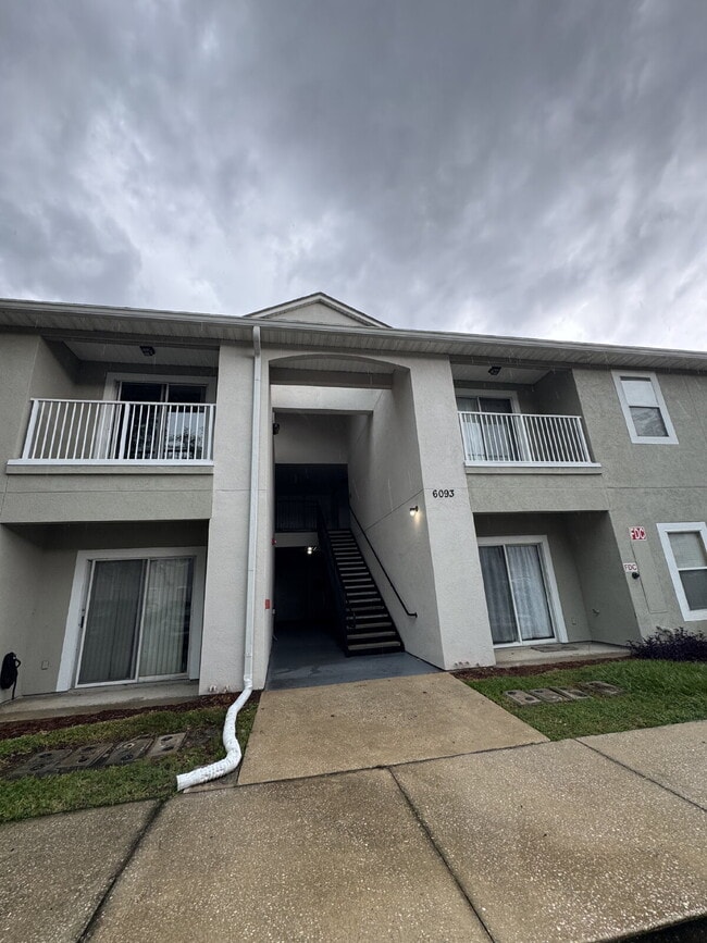 Building Photo - 2 Bed, 2 Bath Condo in Gated Community wit...