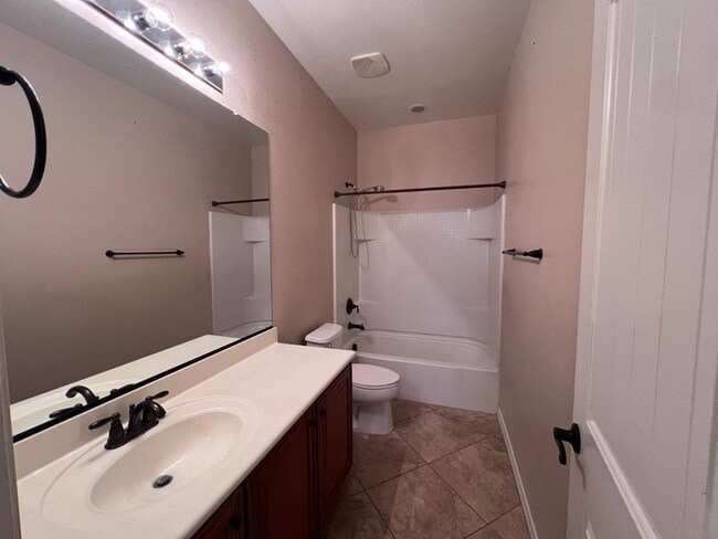 Building Photo - 898 E Del Rio St