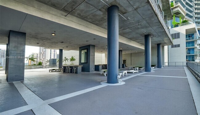 Building Photo - 690 SW 1st Ct