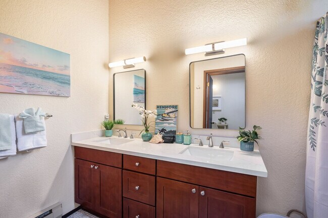 Building Photo - 5504 NE 190th St