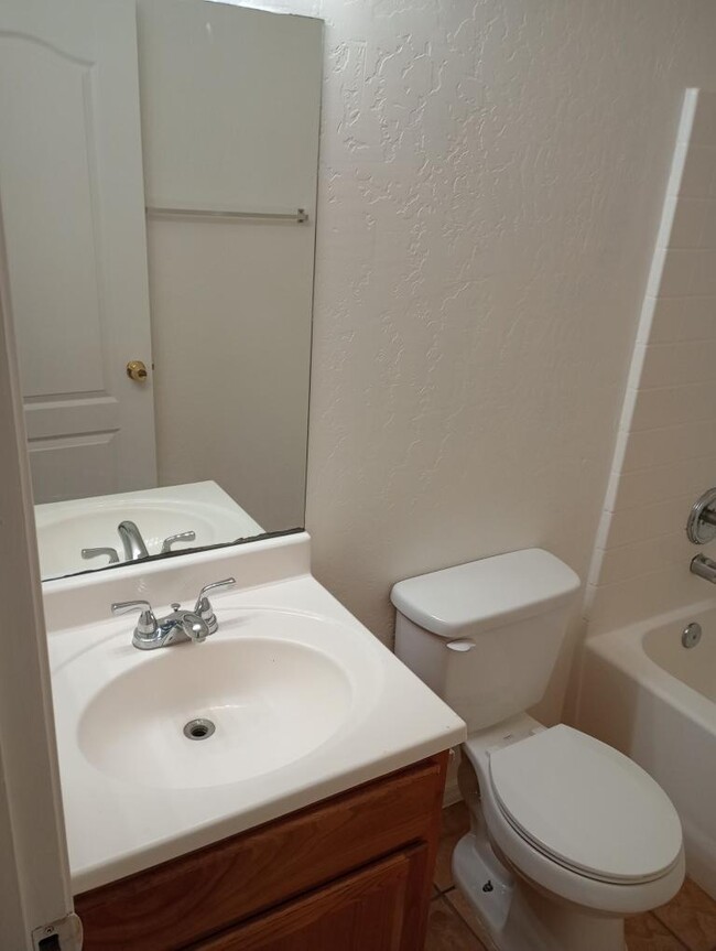 Building Photo - 2 bedroom in Eloy AZ 85131