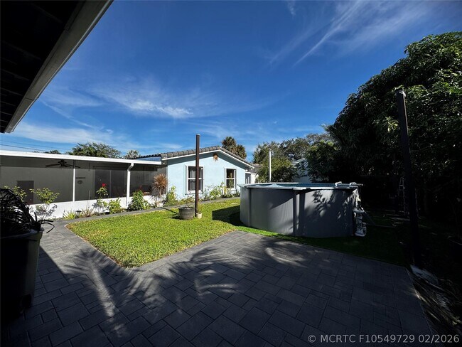 Building Photo - 4250 NW 9th Ct