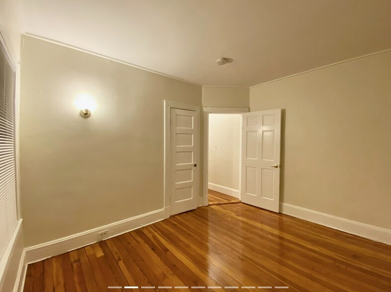 Building Photo - 132 1/2 Oxford St