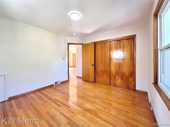 Building Photo - 2182 Vernier Rd