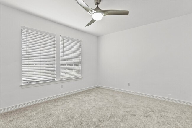 Building Photo - 545 Oak Hill Dr