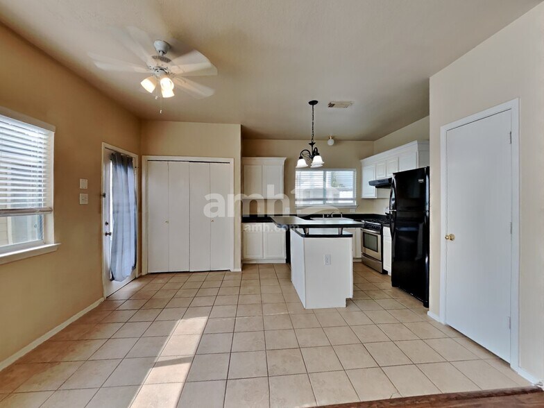 Building Photo - 26893 Kings Park Hollow Dr