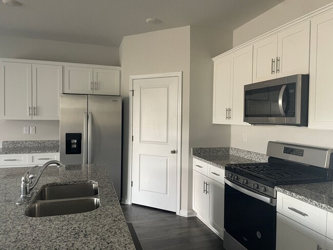 Building Photo - 4 Bed, 2 Bath New Build