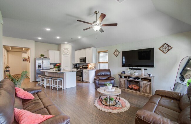 Building Photo - 32038 Quail Terrace Ln