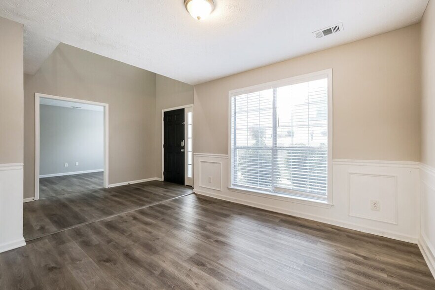 Building Photo - 8079 Clearview Cir