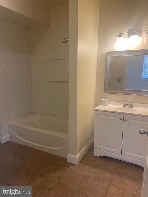 Building Photo - 609 Summit Ave