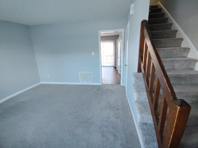 Primary Photo - 14 Fonda Dr